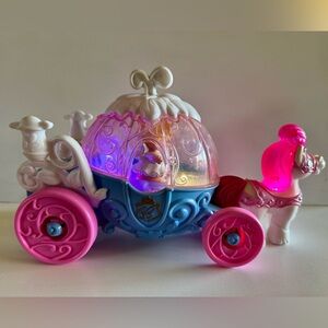 2016 Little People Cinderella Carriage Coach plays music & lights w/ figurines